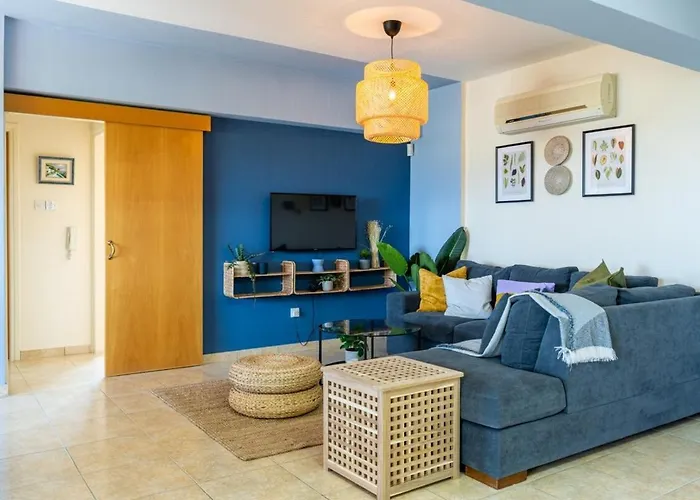 Bayview 2-Br Apartment W Terrace In Larnaca