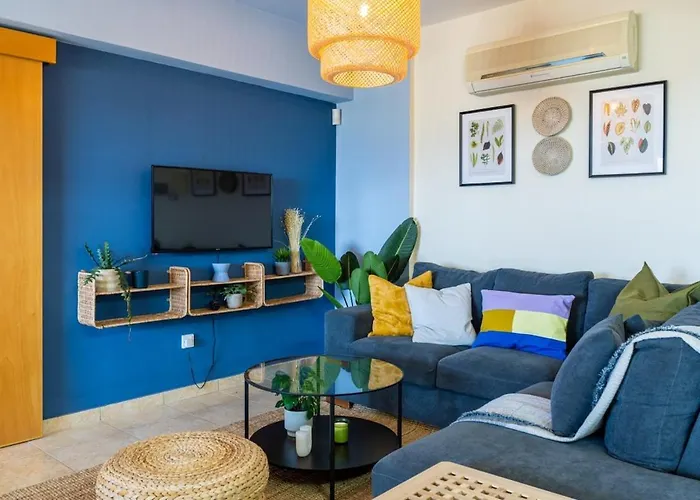 Bayview 2-Br Apartment W Terrace In Larnaca