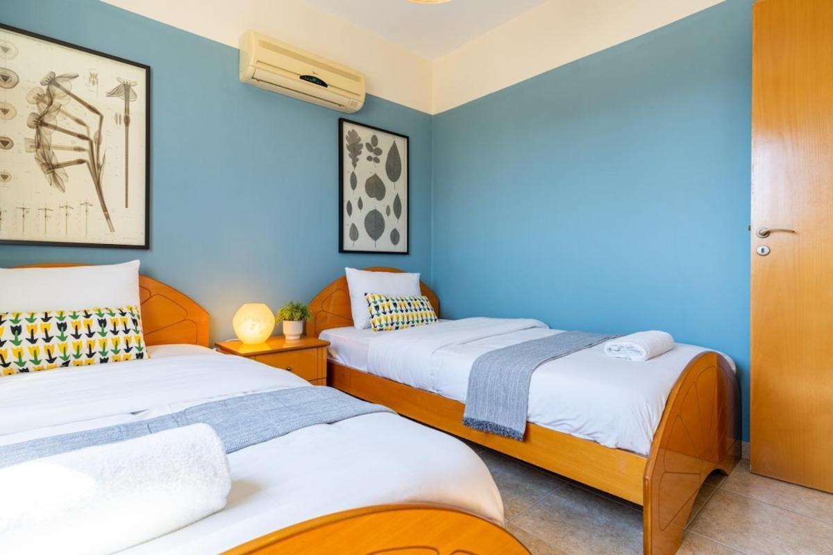Bayview 2-br W Terrace In Larnaka